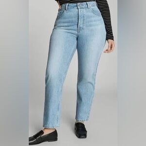 Everlane The Curvy 90s Cheeky Straight Jean Light Blue 100% Organic Cotton, 32R